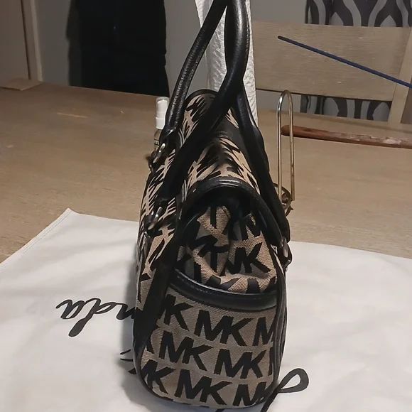 Michael Kors Black and Tan Women's Bag - Picture 2 of 11